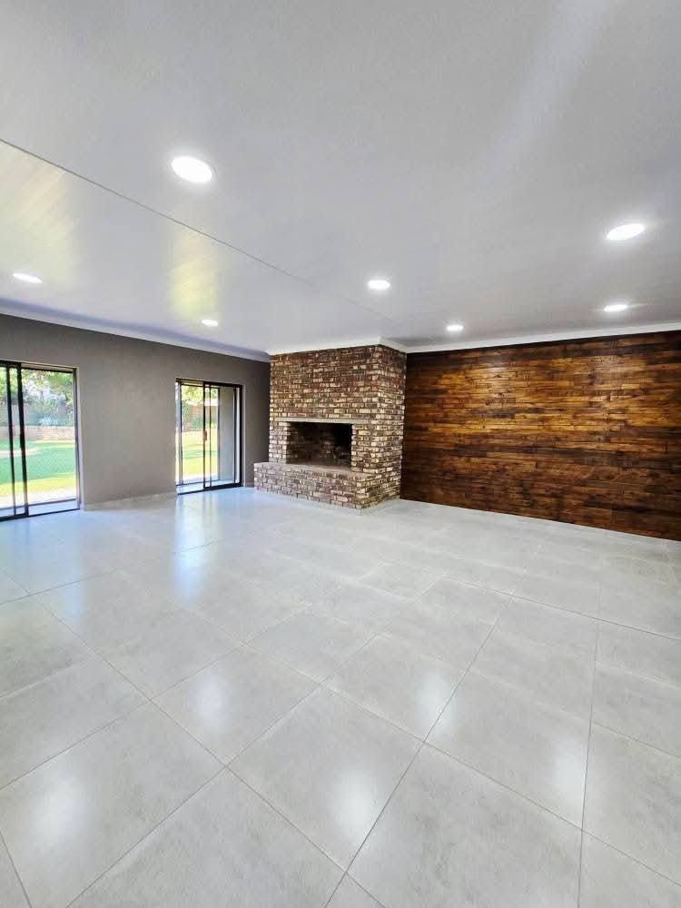 5 Bedroom Property for Sale in Irene Park North West